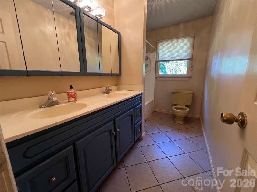 247 Seitz Drive, Forest City, NC 28043.  MLS# CAR4432561, YatesRealty ID 56316. 