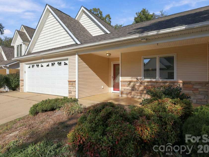 29 Beekeeper Trail, Swannanoa, NC 28778.  MLS# CAR4430763, YatesRealty ID 56319. 