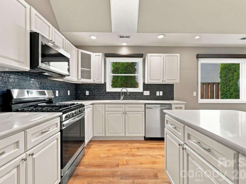 29 Beekeeper Trail, Swannanoa, NC 28778.  MLS# CAR4430763, YatesRealty ID 56319. 