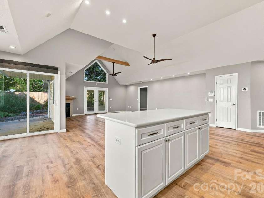 29 Beekeeper Trail, Swannanoa, NC 28778.  MLS# CAR4430763, YatesRealty ID 56319. 