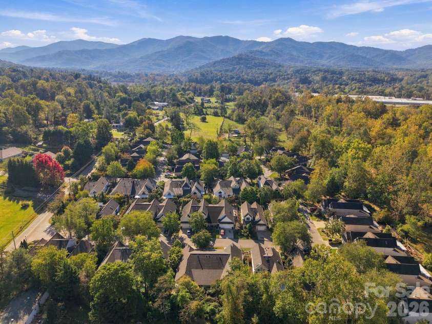 29 Beekeeper Trail, Swannanoa, NC 28778.  MLS# CAR4430763, YatesRealty ID 56319. 