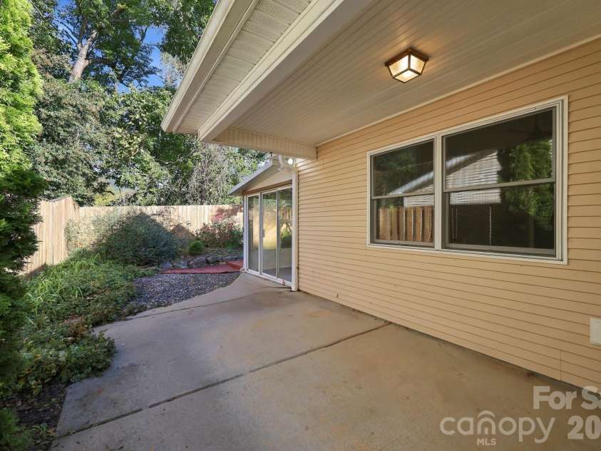 29 Beekeeper Trail, Swannanoa, NC 28778.  MLS# CAR4430763, YatesRealty ID 56319. 