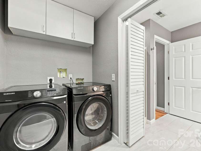 29 Beekeeper Trail, Swannanoa, NC 28778.  MLS# CAR4430763, YatesRealty ID 56319. Laundry, Second Bath