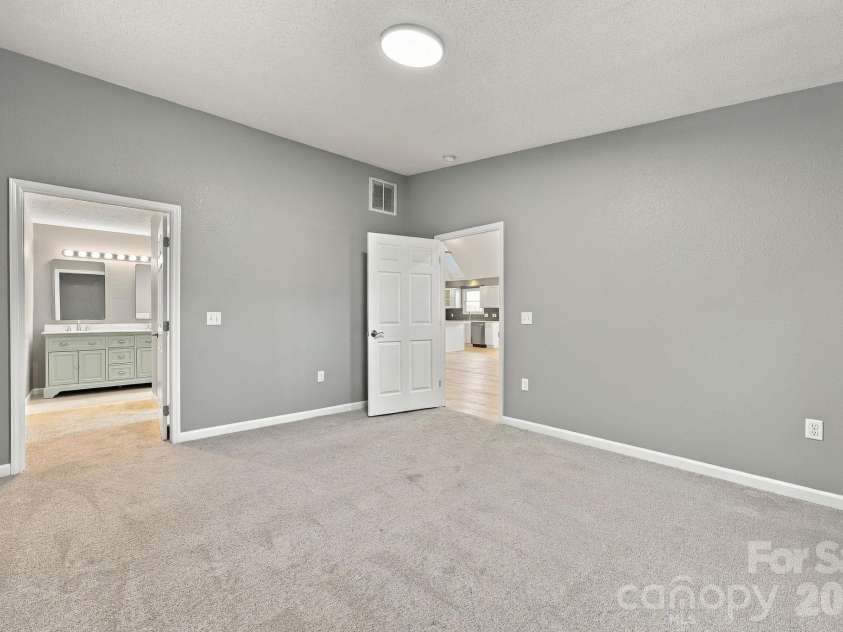 29 Beekeeper Trail, Swannanoa, NC 28778.  MLS# CAR4430763, YatesRealty ID 56319. Primary Bedroom