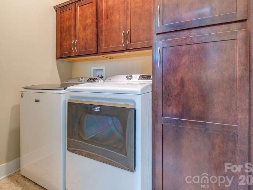 16 Holland Mountain View, Asheville, NC 28804.  MLS# CAR4342286, YatesRealty ID 5632. Laundry on Main 