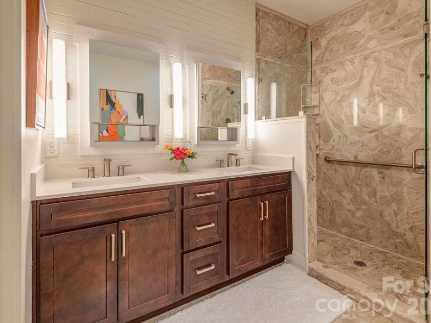 16 Holland Mountain View, Asheville, NC 28804.  MLS# CAR4342286, YatesRealty ID 5632. Updated Baths 