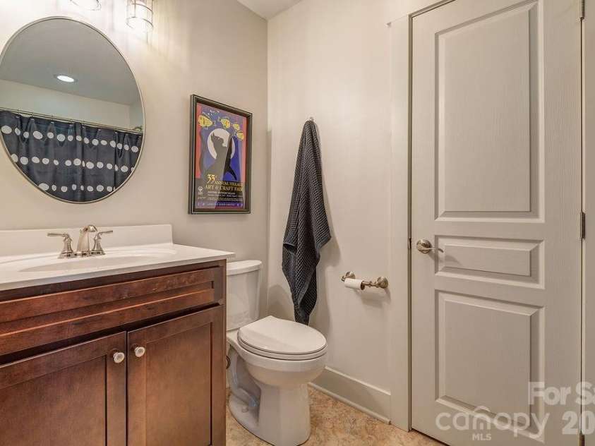 16 Holland Mountain View, Asheville, NC 28804.  MLS# CAR4342286, YatesRealty ID 5632. Upper level full bath 