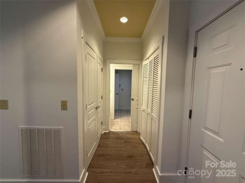 9 Kenilworth Knoll, Asheville, NC 28805.  MLS# CAR4274401, YatesRealty ID 5632. 