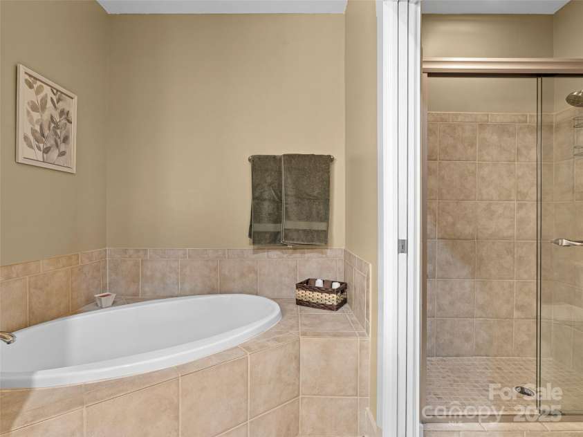 9 Kenilworth Knoll, Asheville, NC 28805.  MLS# CAR4282676, YatesRealty ID 5632. 