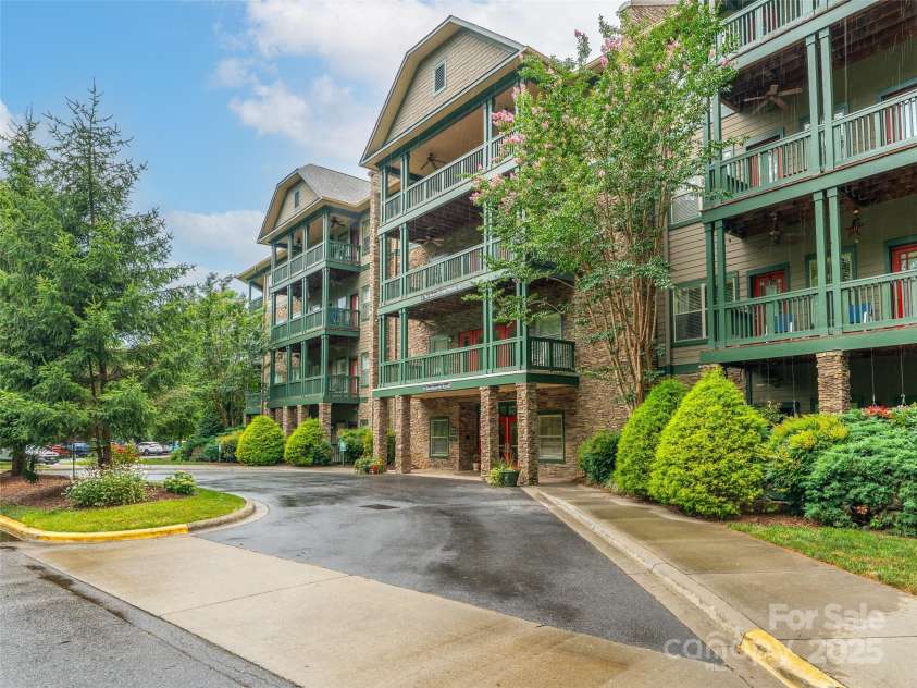 9 Kenilworth Knoll, Asheville, NC 28805.  MLS# CAR4282676, YatesRealty ID 5632. 