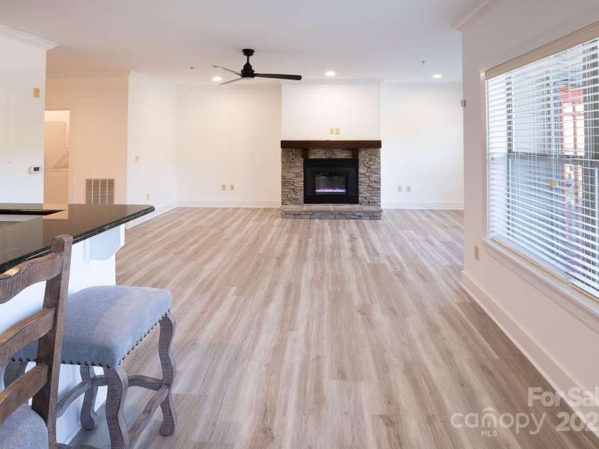 9 Kenilworth Knoll, Asheville, NC 28805.  MLS# CAR4316643, YatesRealty ID 5632. 