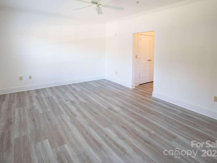 9 Kenilworth Knoll, Asheville, NC 28805.  MLS# CAR4316643, YatesRealty ID 5632. 