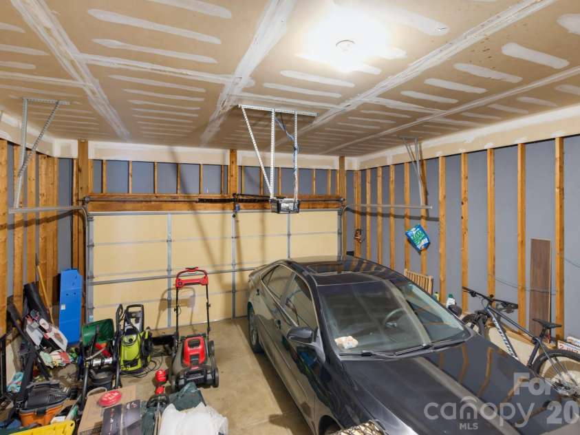 13330 Edgetree Drive, Pineville, NC 28134.  MLS# CAR4427146, YatesRealty ID 56320. 