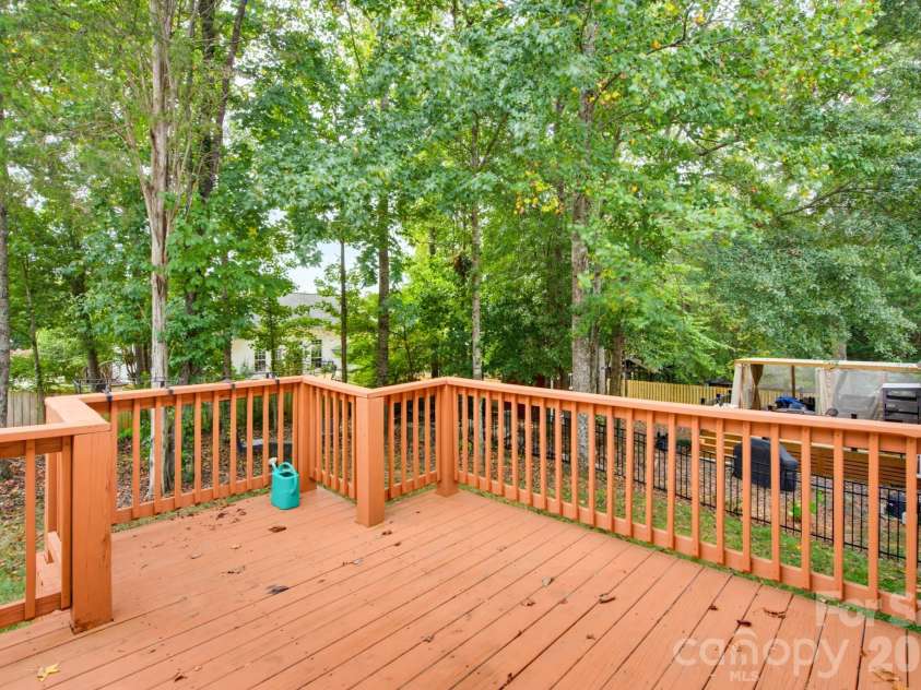 13330 Edgetree Drive, Pineville, NC 28134.  MLS# CAR4427146, YatesRealty ID 56320. 