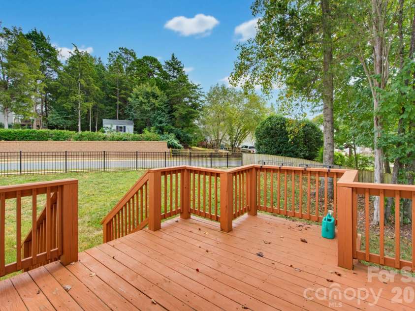 13330 Edgetree Drive, Pineville, NC 28134.  MLS# CAR4427146, YatesRealty ID 56320. 