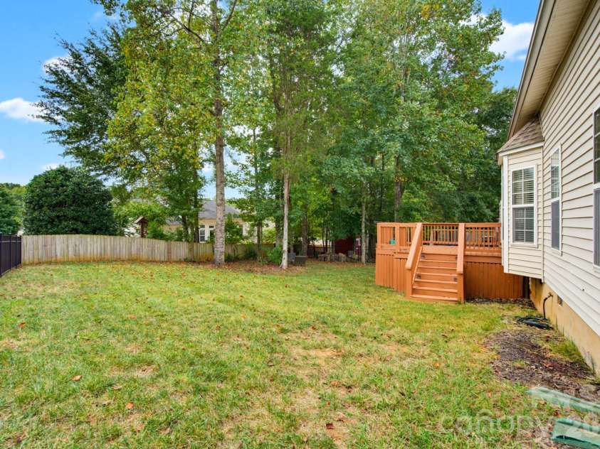 13330 Edgetree Drive, Pineville, NC 28134.  MLS# CAR4427146, YatesRealty ID 56320. 