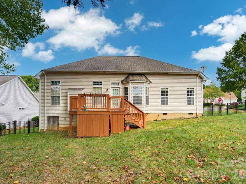 13330 Edgetree Drive, Pineville, NC 28134.  MLS# CAR4427146, YatesRealty ID 56320. 