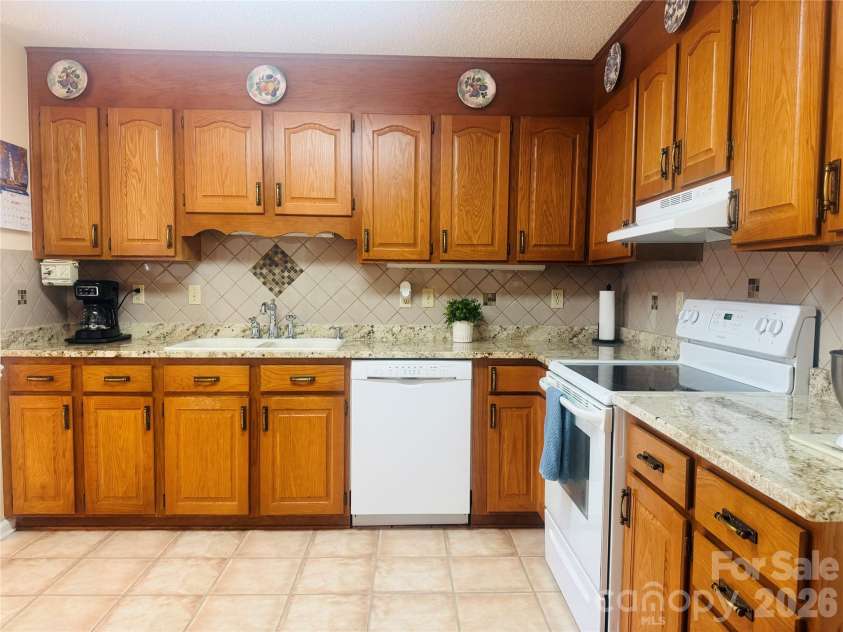 107 Tremont Drive, Salisbury, NC 28147.  MLS# CAR4432662, YatesRealty ID 56323. 