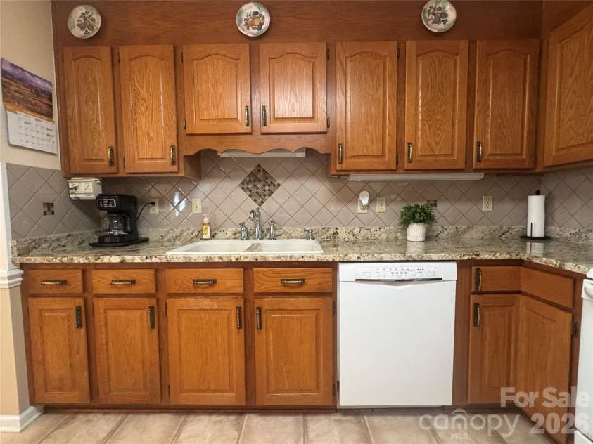 107 Tremont Drive, Salisbury, NC 28147.  MLS# CAR4432662, YatesRealty ID 56323. 
