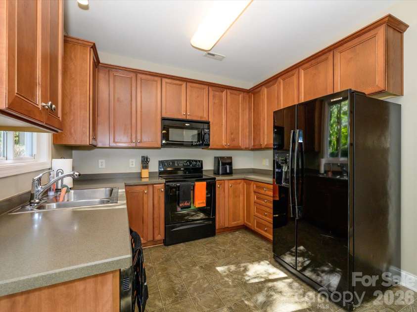 9833 Coatbridge Drive, Charlotte, NC 28269.  MLS# CAR4434113, YatesRealty ID 56325. 