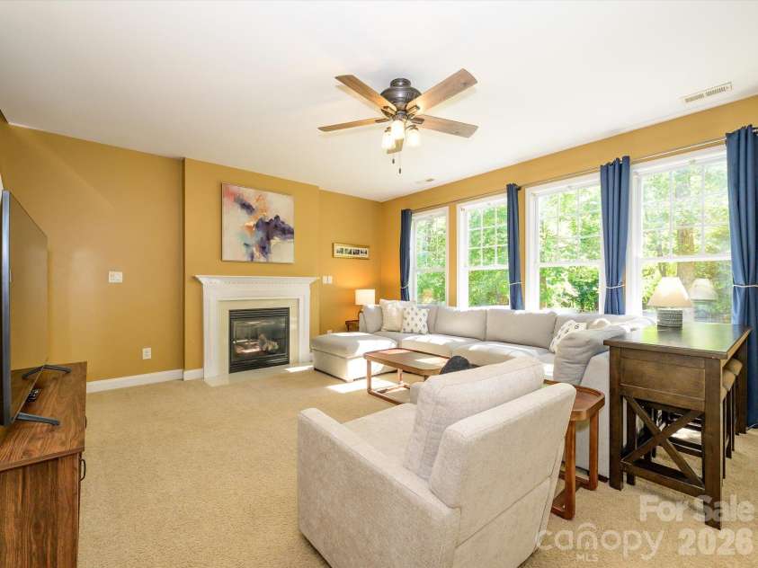 9833 Coatbridge Drive, Charlotte, NC 28269.  MLS# CAR4434113, YatesRealty ID 56325. 