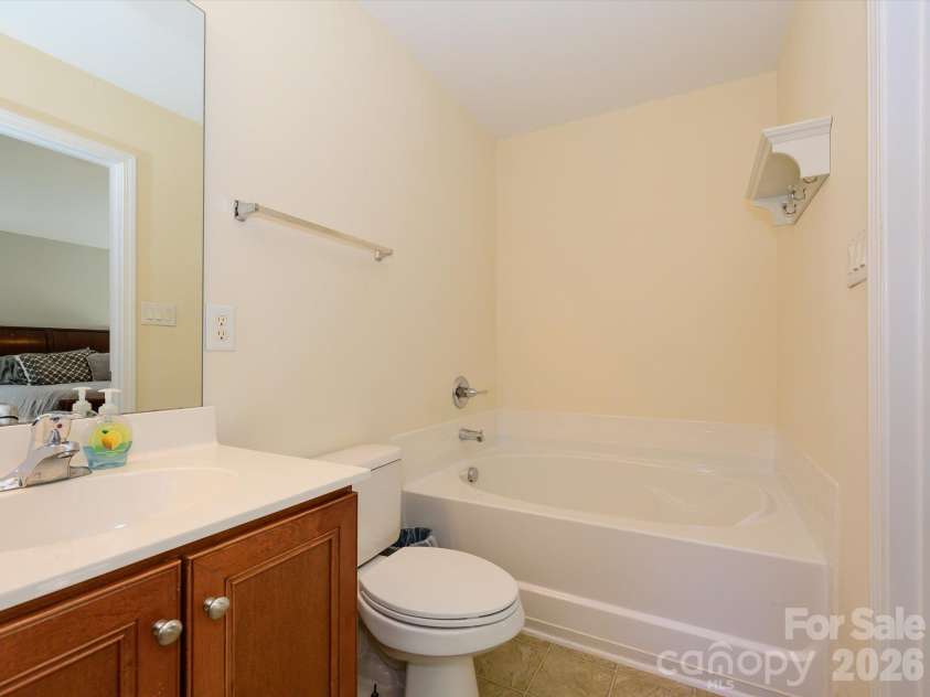 9833 Coatbridge Drive, Charlotte, NC 28269.  MLS# CAR4434113, YatesRealty ID 56325. 
