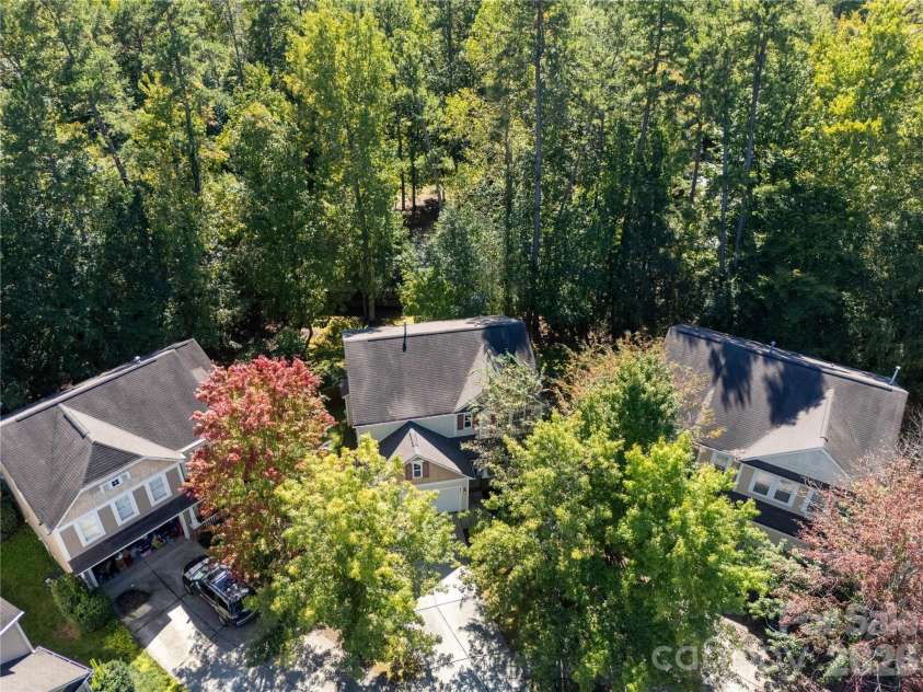9833 Coatbridge Drive, Charlotte, NC 28269.  MLS# CAR4434113, YatesRealty ID 56325. 