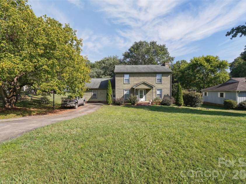 204 Hughey Drive, Gastonia, NC 28056.  MLS# CAR4431223, YatesRealty ID 56329. 