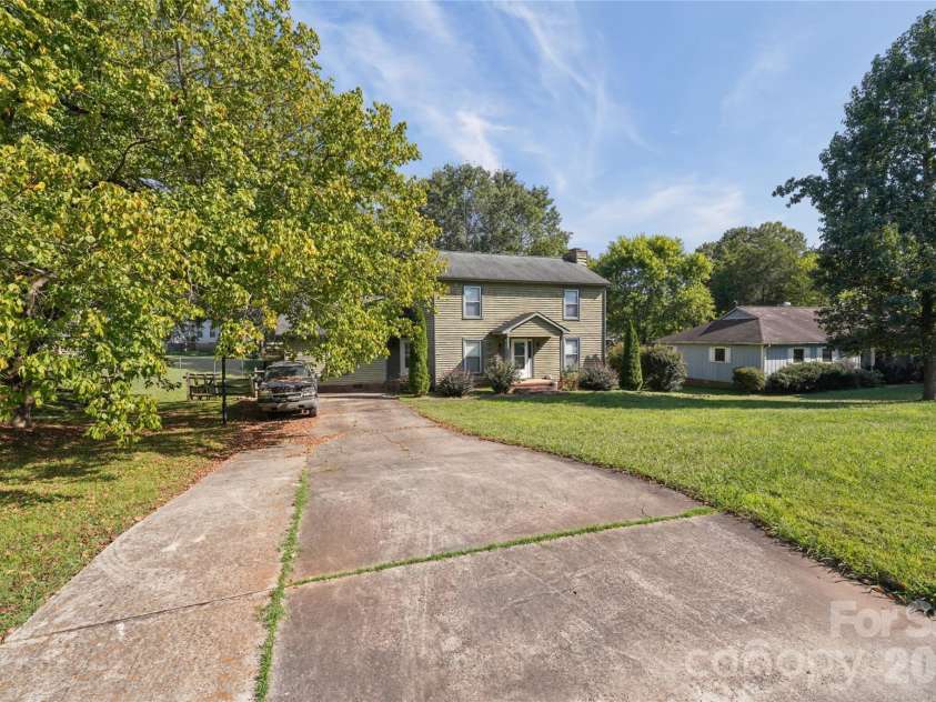 204 Hughey Drive, Gastonia, NC 28056.  MLS# CAR4431223, YatesRealty ID 56329. 