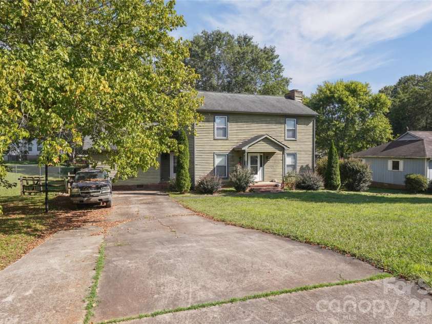 204 Hughey Drive, Gastonia, NC 28056.  MLS# CAR4431223, YatesRealty ID 56329. 