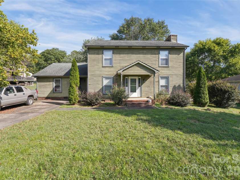 204 Hughey Drive, Gastonia, NC 28056.  MLS# CAR4431223, YatesRealty ID 56329. 