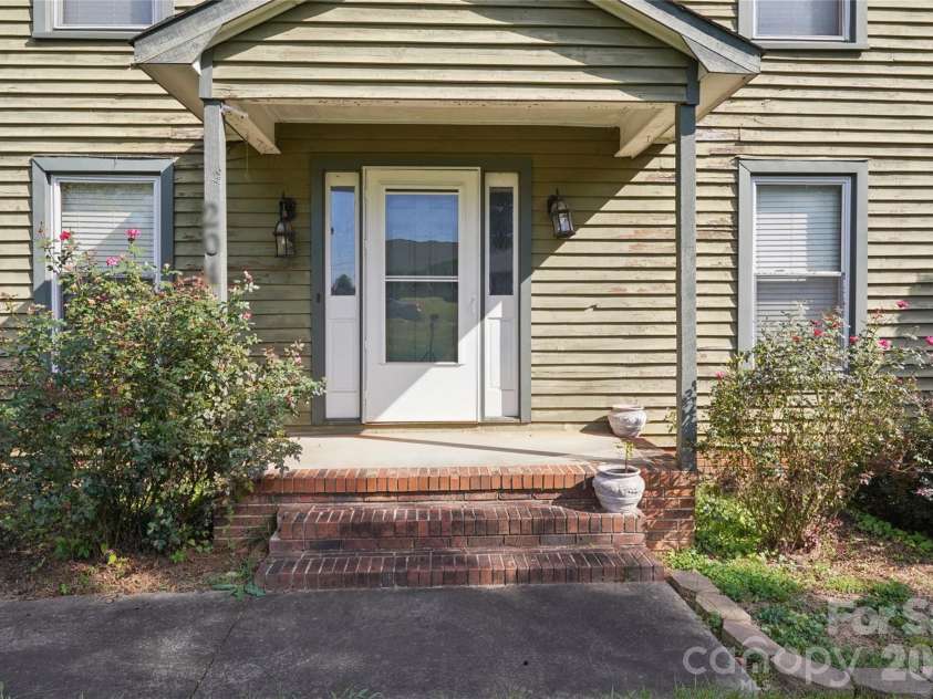 204 Hughey Drive, Gastonia, NC 28056.  MLS# CAR4431223, YatesRealty ID 56329. 