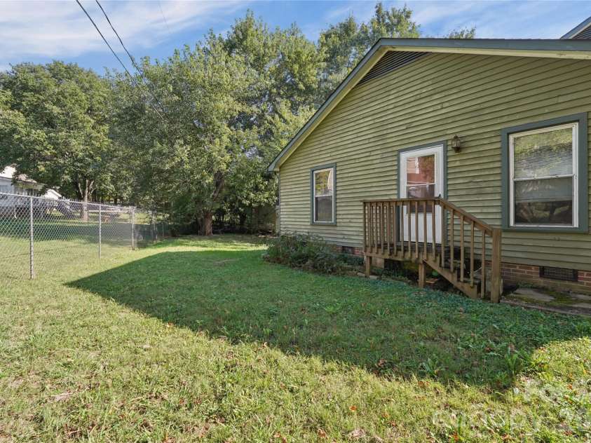 204 Hughey Drive, Gastonia, NC 28056.  MLS# CAR4431223, YatesRealty ID 56329. 