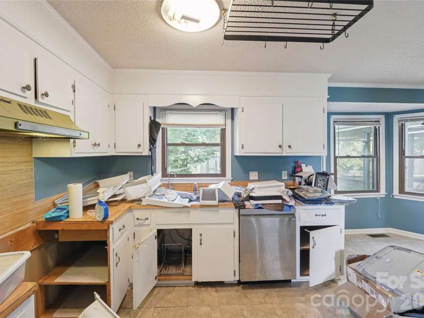 204 Hughey Drive, Gastonia, NC 28056.  MLS# CAR4431223, YatesRealty ID 56329. 
