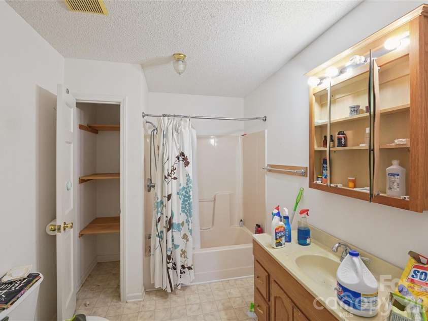 204 Hughey Drive, Gastonia, NC 28056.  MLS# CAR4431223, YatesRealty ID 56329. 