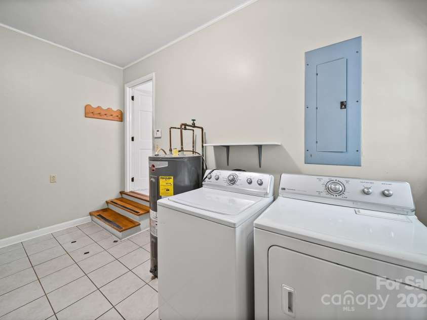 1676 Partridge Circle, Lancaster, SC 29720.  MLS# CAR4296383, YatesRealty ID 5633. Laundry