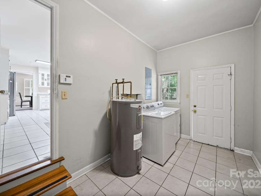 1676 Partridge Circle, Lancaster, SC 29720.  MLS# CAR4296383, YatesRealty ID 5633. Laundry