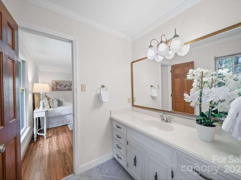 1676 Partridge Circle, Lancaster, SC 29720.  MLS# CAR4296383, YatesRealty ID 5633. Primary Bath