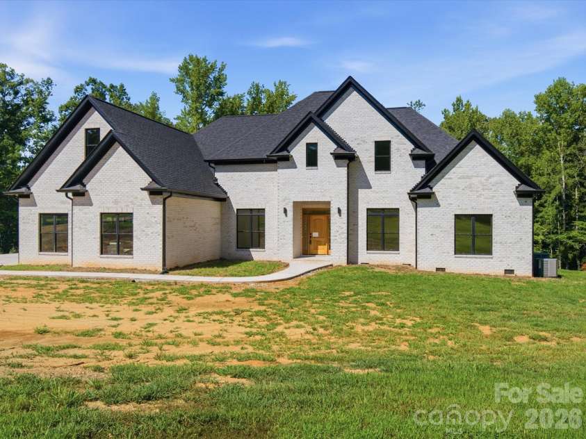 8018 Fairmont Drive, Waxhaw, NC 28173.  MLS# CAR4276331, YatesRealty ID 5633. 