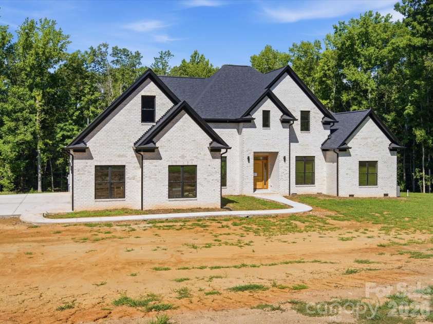 8018 Fairmont Drive, Waxhaw, NC 28173.  MLS# CAR4276331, YatesRealty ID 5633. 