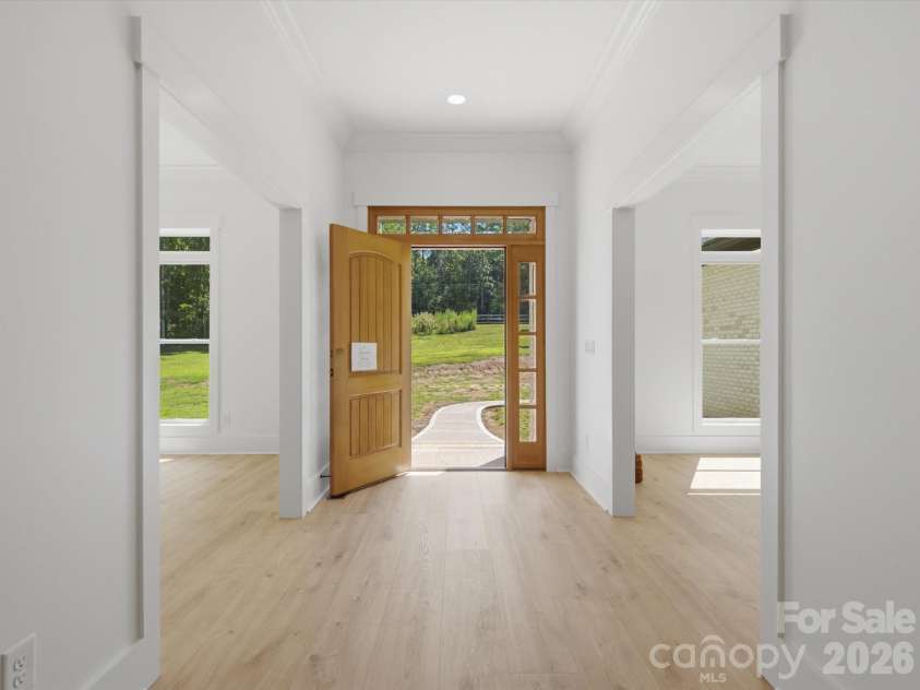 8018 Fairmont Drive, Waxhaw, NC 28173.  MLS# CAR4276331, YatesRealty ID 5633. Foyer