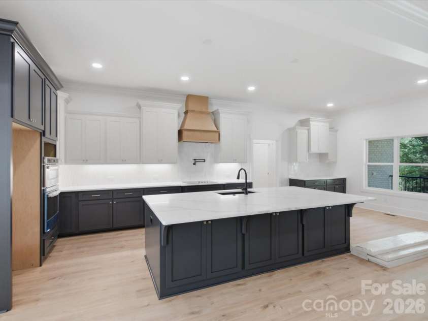 8018 Fairmont Drive, Waxhaw, NC 28173.  MLS# CAR4276331, YatesRealty ID 5633. Kitchen