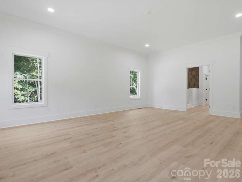 8018 Fairmont Drive, Waxhaw, NC 28173.  MLS# CAR4276331, YatesRealty ID 5633. Primary Bedroom