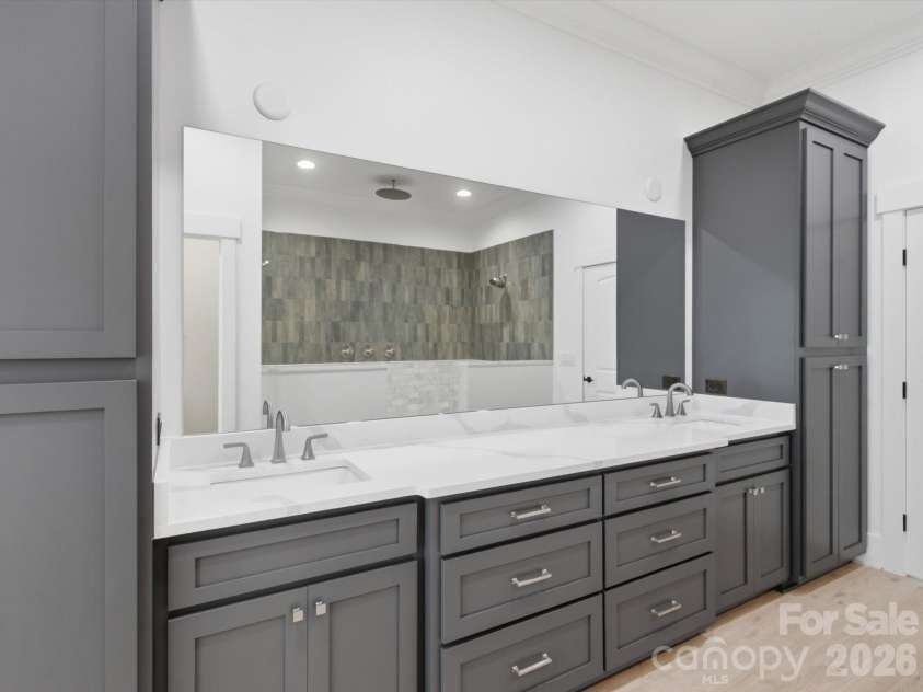 8018 Fairmont Drive, Waxhaw, NC 28173.  MLS# CAR4276331, YatesRealty ID 5633. Primary Bth