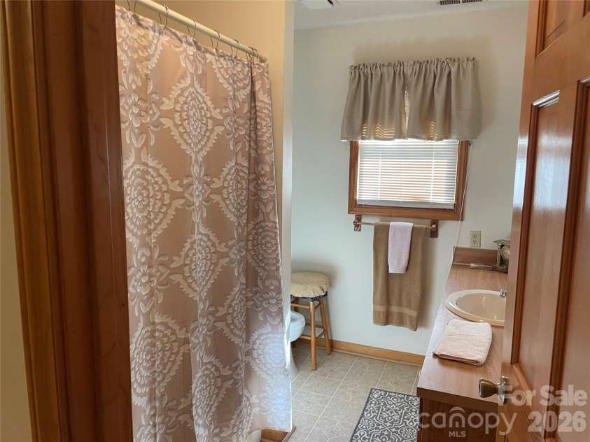 3512 Goodson Road, Maiden, NC 28650.  MLS# CAR4434010, YatesRealty ID 56331. 