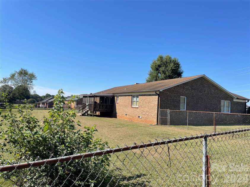 3512 Goodson Road, Maiden, NC 28650.  MLS# CAR4434010, YatesRealty ID 56331. 