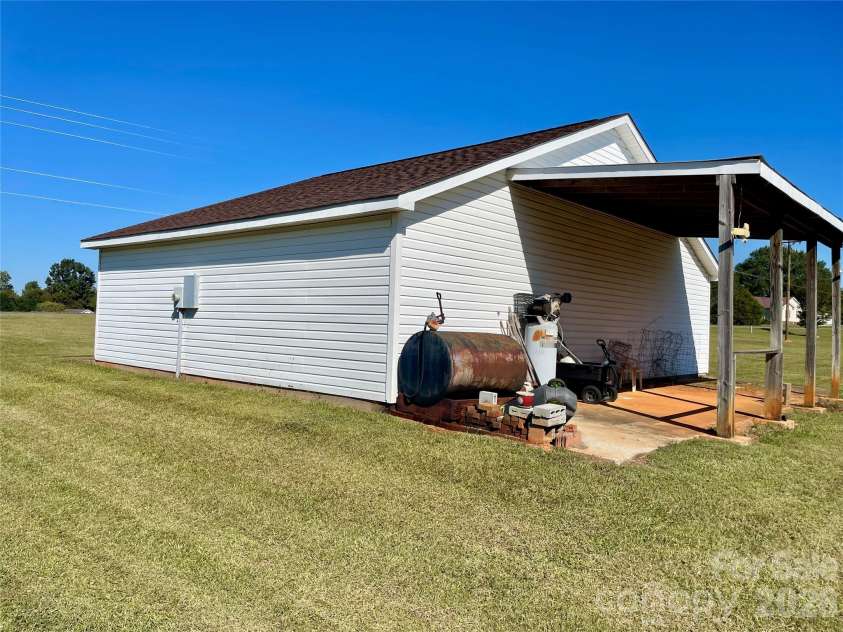 3512 Goodson Road, Maiden, NC 28650.  MLS# CAR4434010, YatesRealty ID 56331. 