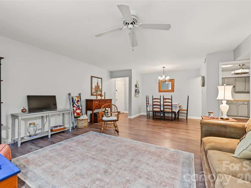 8303 Meadow Lakes Drive, Charlotte, NC 28210.  MLS# CAR4433344, YatesRealty ID 56332. 