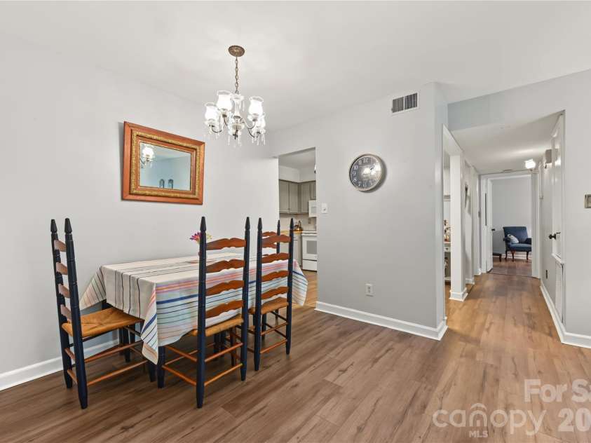8303 Meadow Lakes Drive, Charlotte, NC 28210.  MLS# CAR4433344, YatesRealty ID 56332. 