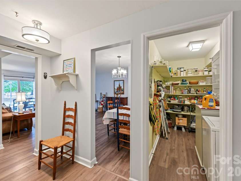 8303 Meadow Lakes Drive, Charlotte, NC 28210.  MLS# CAR4433344, YatesRealty ID 56332. 